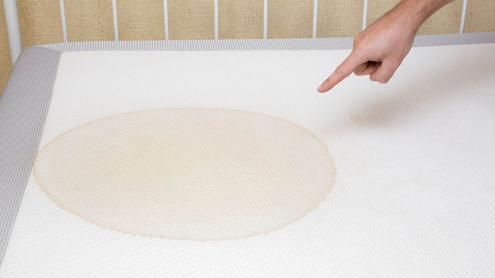 Yataktaki İdrar Lekesi Nasıl Çıkar?